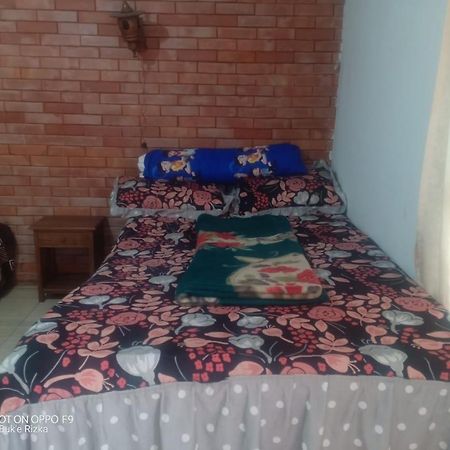 Warung Rizka Appartement Probolinggo Buitenkant foto