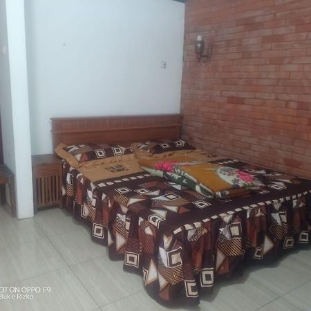Warung Rizka Appartement Probolinggo Buitenkant foto